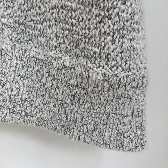 Aritzia Community Cape - Picture 7 of 15